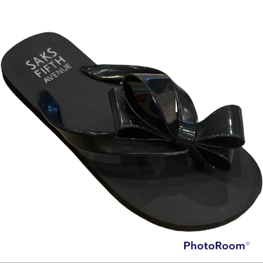 Adorable bow flip flops pedicure sandals Saks Fifth Avenue black 5